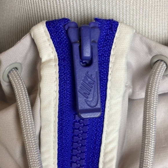 Nike Sportswear Women’s Windrunner Hooded Jacket Medium - Picture 8 of 16